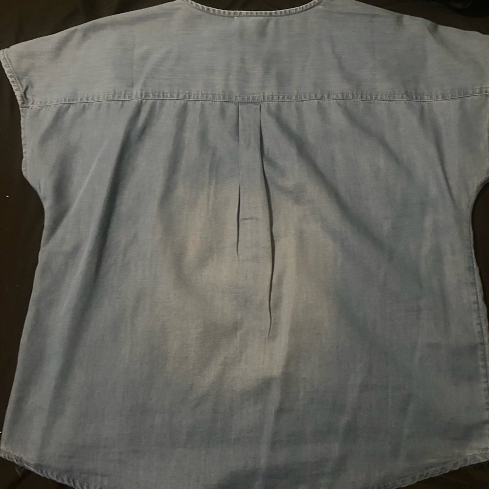 Maurices Blue Chambray Button-Up Top-Size M - Picture 2 of 4